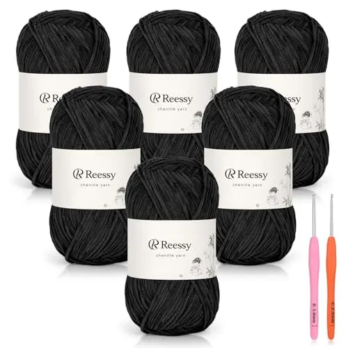 Reessy skinny chenille yarn in black