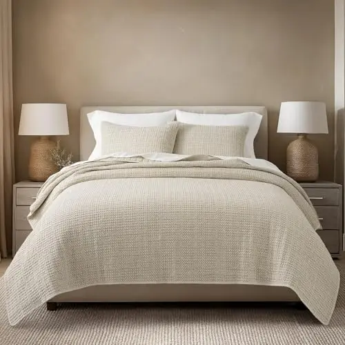 EverGrace natural color waffle weave quilt on a queen bed